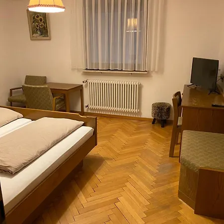 Restaurant Pizzeria & Laquila Zum Adler Πανδοχείο